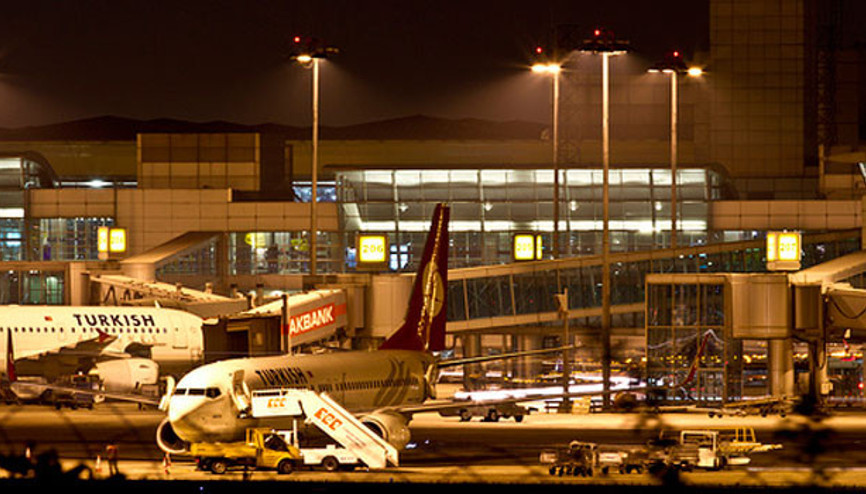 Emirates uçağı acil iniş yaptı