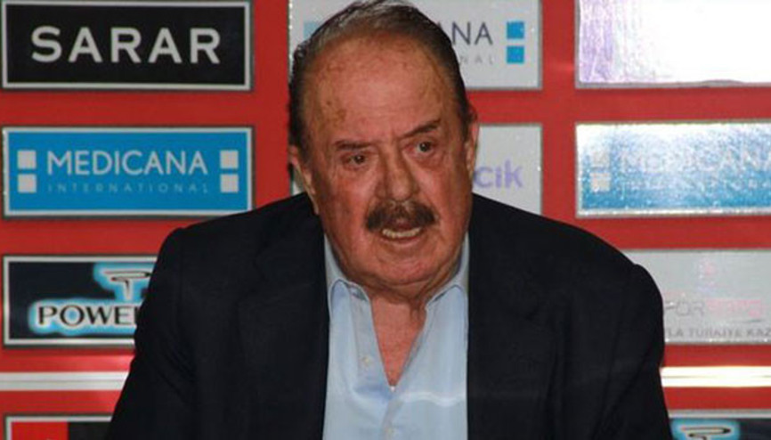 İlhan Cavcav: Biraz haysiyeti, onuru olan...