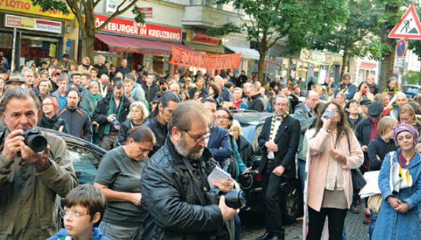 Bizim Bakkal’a Türkiyeden de destek