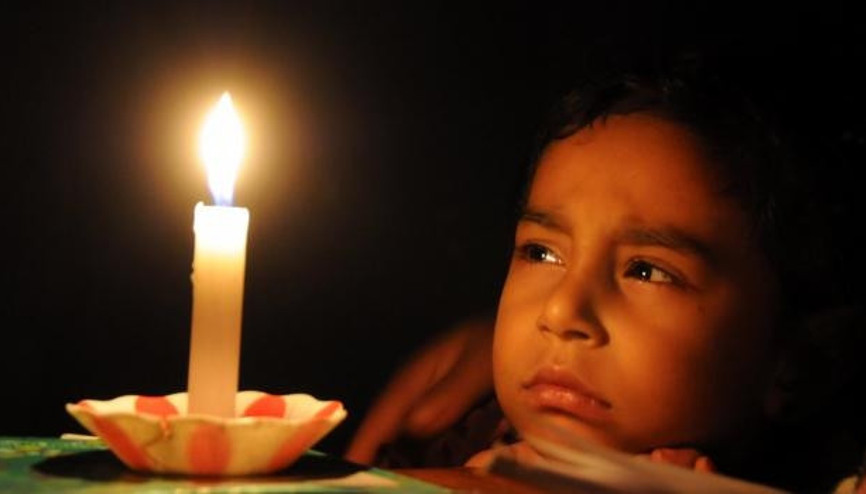 Şiddetten kaçtı, 2 kızıyla yokluk içinde yaşıyor