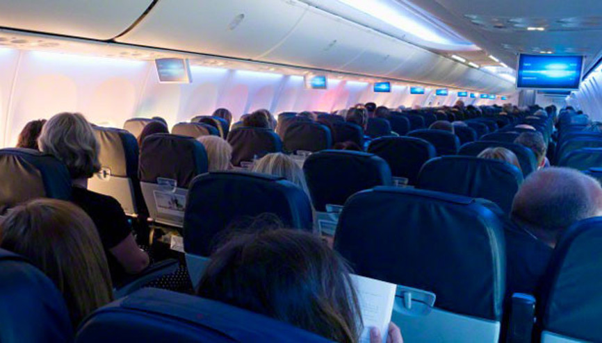 Uçaklarda dokunmamanız gereken 13 obje Uçaklarda dokunmamanız gereken 13 obje