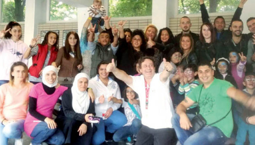Funda’dan mülteciye bayram tıraşı