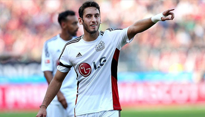 Manchester United, Hakan Çalhanoğlunun peşinde