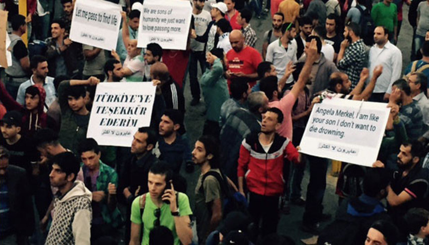 Otogardaki sığınmacılar : Yeni hayat için lütfen geçişimize izin verin