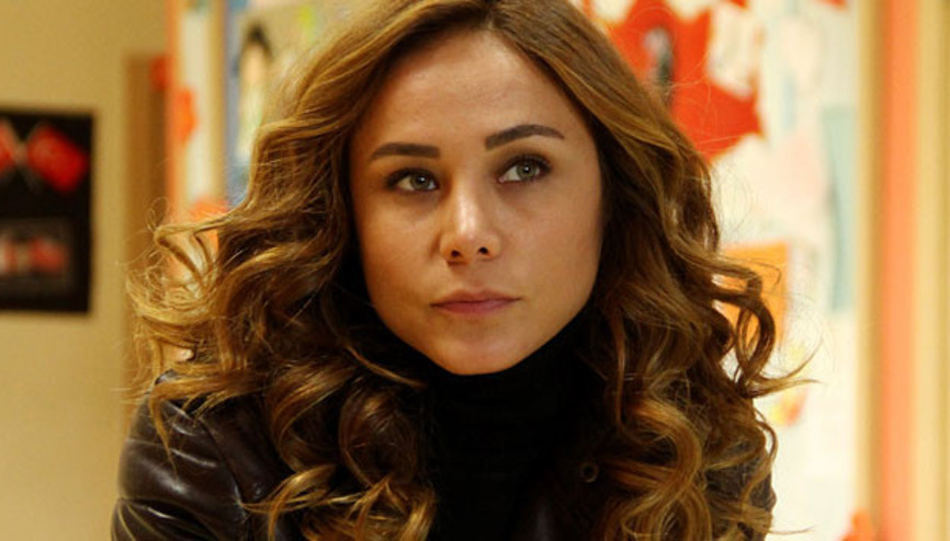 Burçin Terzioğlu BeStyle dergisine poz verdi