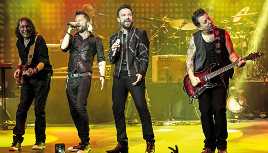 Tarkan konserlerine devam ediyor