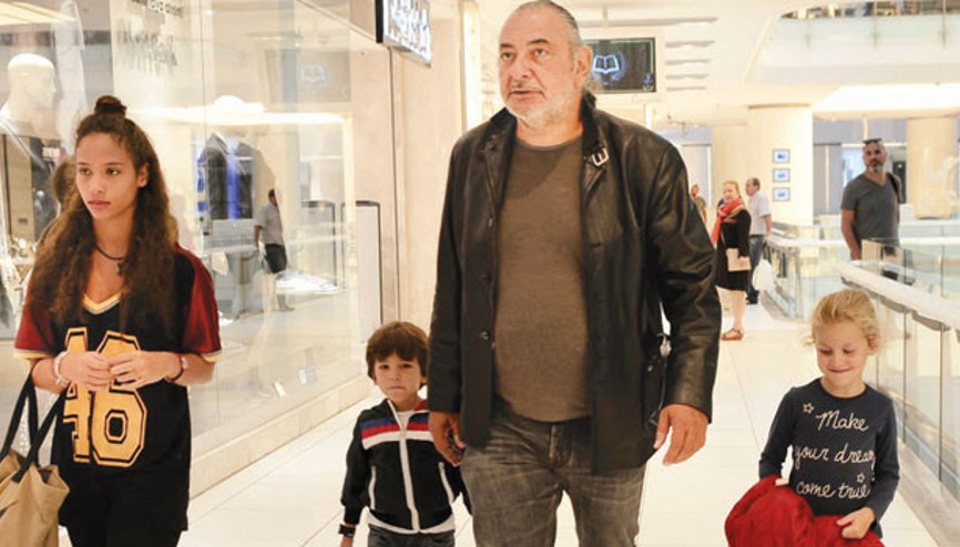 Reha Muhtar ailesini topladı