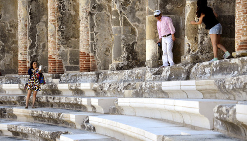 Aspendos Antik Tiyatrosu en uygun şekilde restore edilmiş