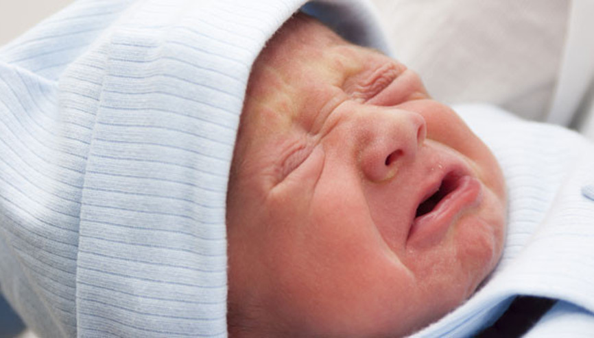 Bebeklere 6 ay su bile vermeden emzirmek hayat kurtarıyor