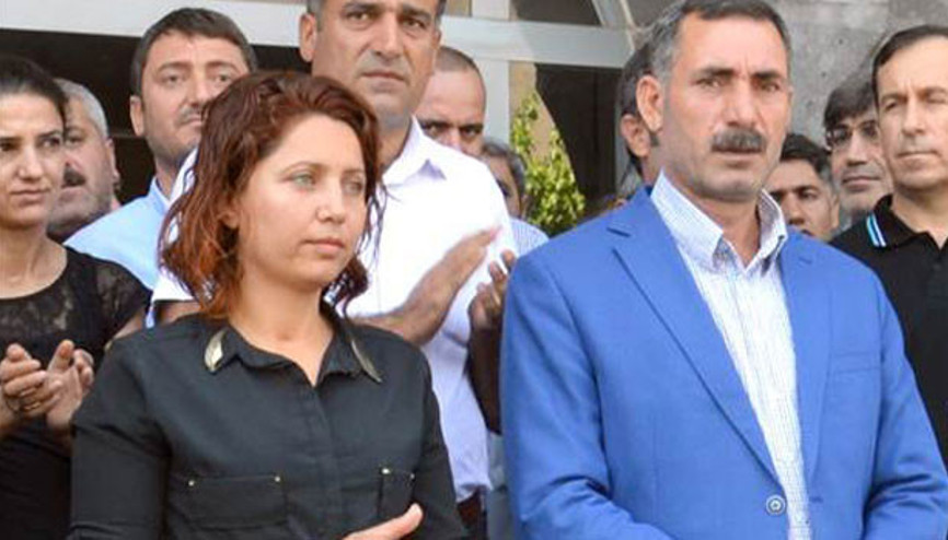 Diyarbakır’da Sur ve Silvan belediye başkanları ’özerklik’ ilanından tutuklandı