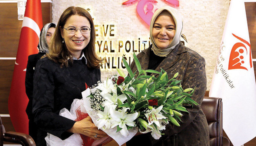 Yeni Bakan Ayşen Gürcan kapattığı Twitter hesabından bunları yazmış Yeni Bakan Ayşen Gürcan kapattığı Twitter hesabından bunları yazmış