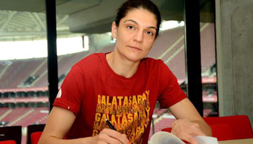 Galatasarayda Nevriye Yılmazın sözleşmesi uzatıldı