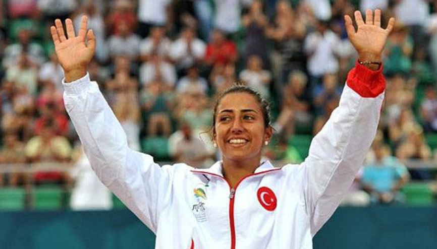 Çağla Büyükakçay kimdir