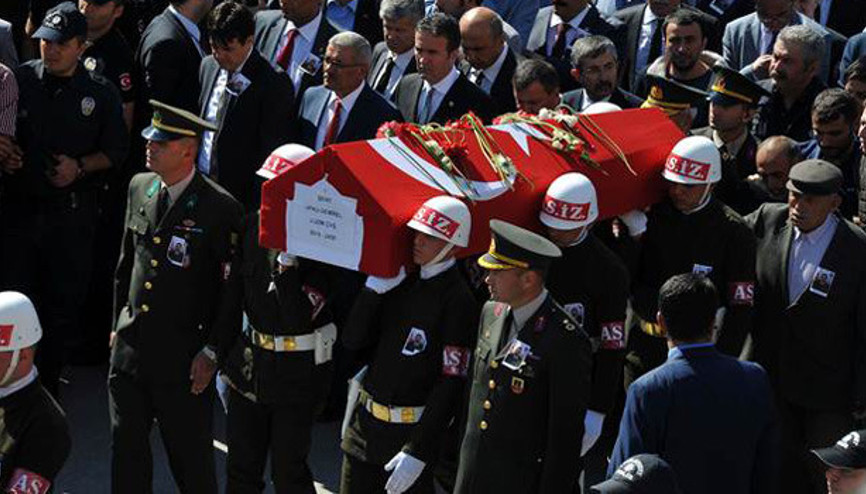 Şehit uzman çavuşu 10 bin kişi uğurladı