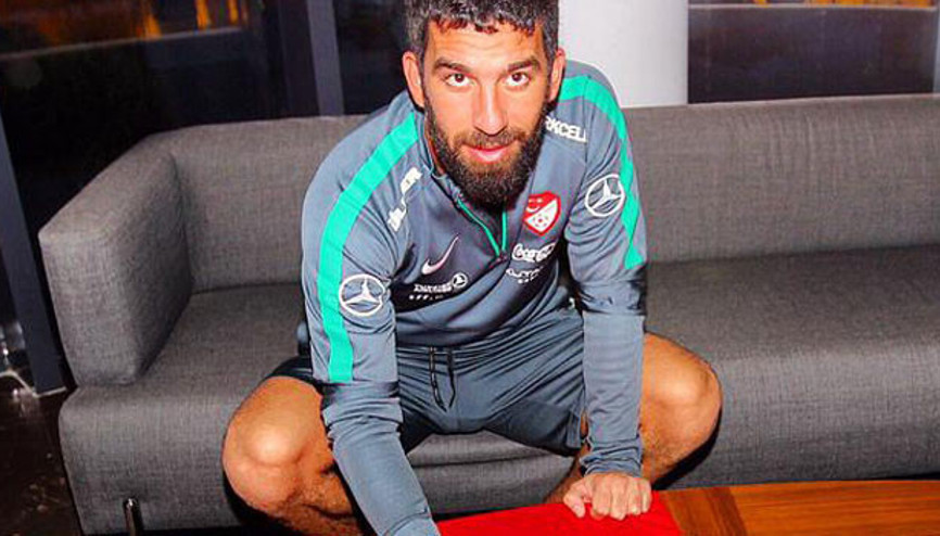 A Milli Takımdan Nobel ödülü alan Sancara imzalı forma