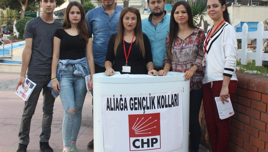 CHP’li gençler alanlarda oy istiyor