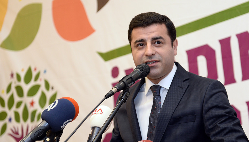 HDP Eş Genel Başkanı Selahattin Demirtaş: Bir dönem koalisyonla yönetilsin, ülke nefes alsın HDP Eş Genel Başkanı Selahattin Demirtaş: Bir dönem koalisyonla yönetilsin, ülke nefes alsın