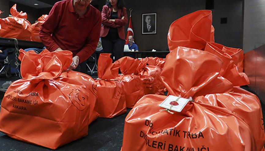 Yurt dışında kullanılan oylar Türkiyeye gönderildi