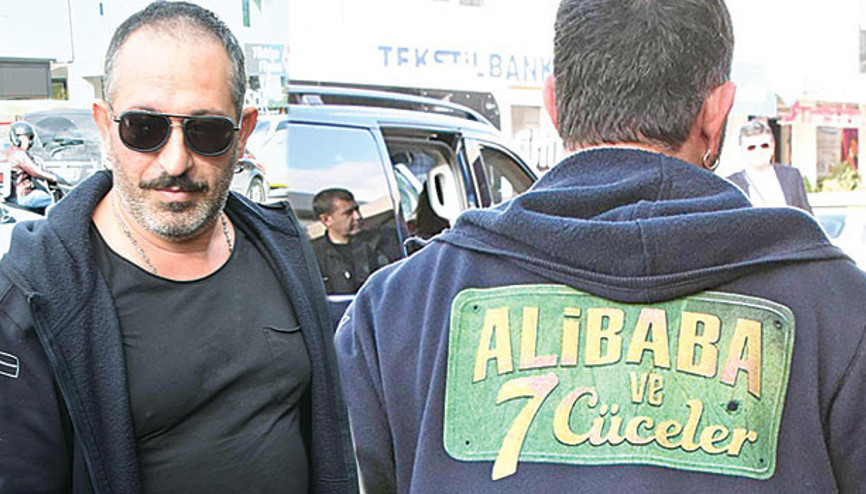 Cem Yılmaz yeni filmi Ali Baba ve 7 Cücelerin reklamını yaptı