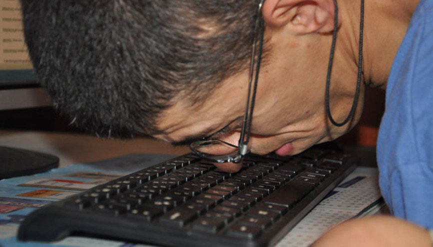 Burnuyla kitap yazıyor