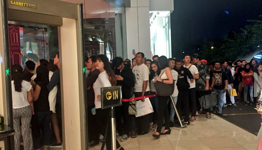 H&M ve Balmain teyakkuzu dünyada da devam ediyor