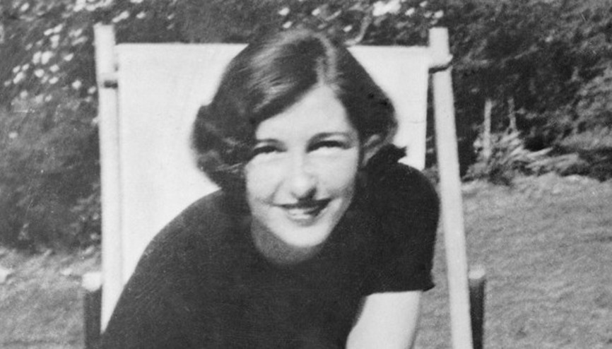 En orijinal Bond kızı