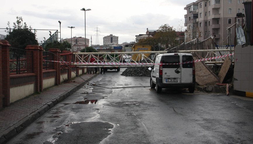 İstanbulda vinç dehşeti: 2 ölü İstanbulda vinç dehşeti: 2 ölü