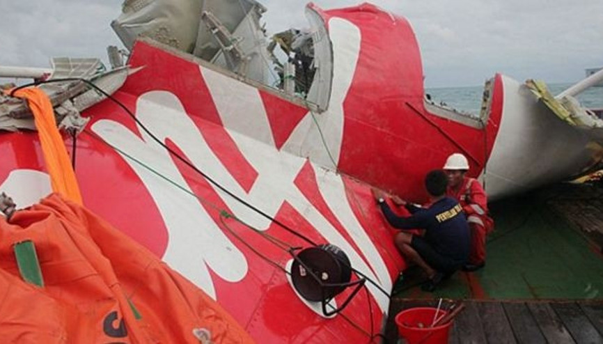 AirAsia uçağı arıza ve pilotaj hatası yüzünden düştü
