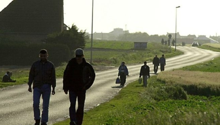 Mültecilerin üzerine kamyon süren Macar şoföre hayran sayfası