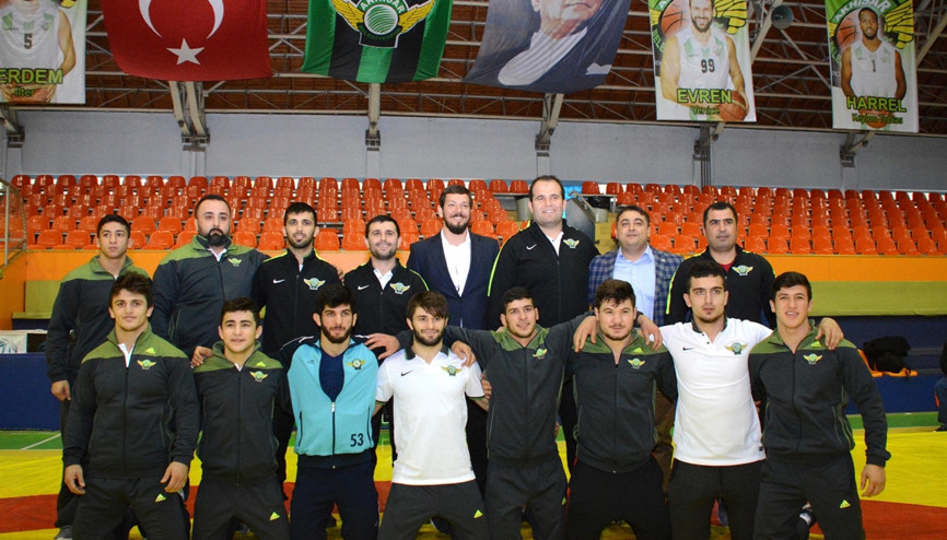 Akigo minderde de tutulmuyor