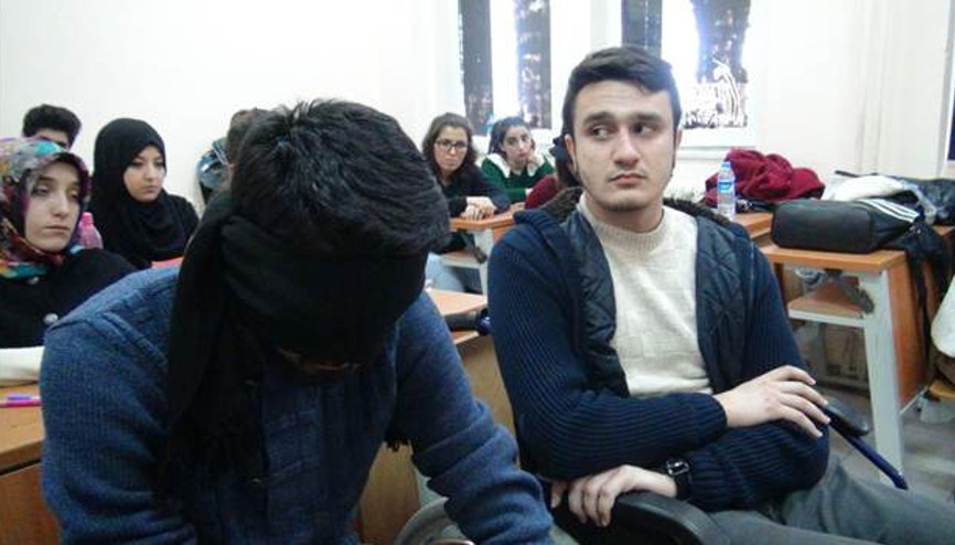 Üniversitelilerin engellilerle empati zamanı