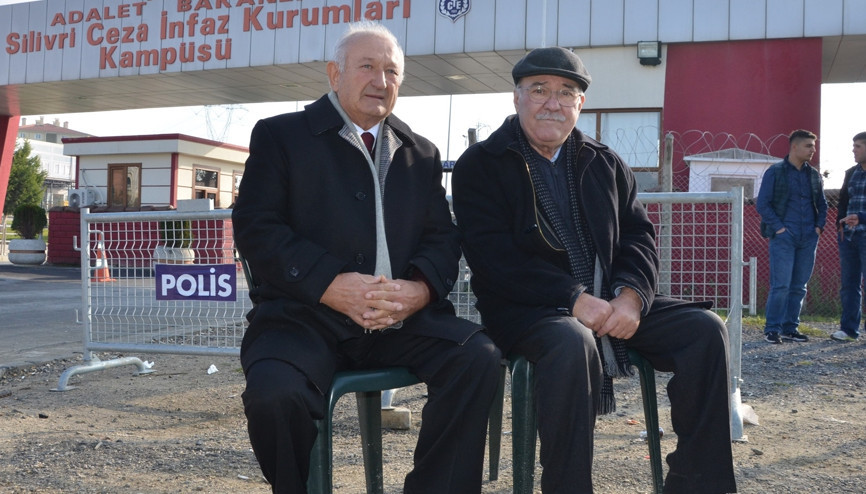 Silivri’de Umut Nöbetini gazeteci Turgay Noyan ve Aydın Engin tuttu Silivri’de Umut Nöbetini gazeteci Turgay Noyan ve Aydın Engin tuttu