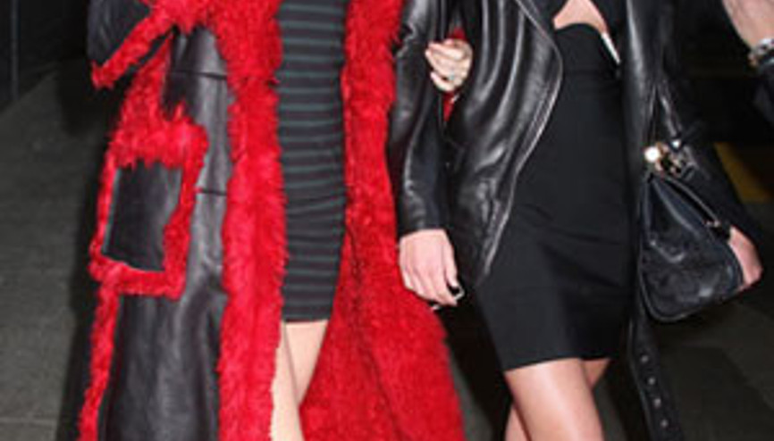 Behati Prinsloo ve Taylor Hill canlı yayın konuğu oldu