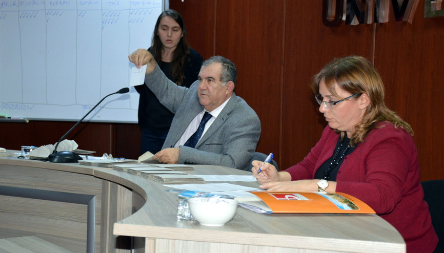 Üniversitede rektörlük seçimi yapıldı