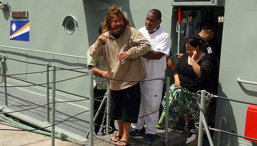 Denizde 14 ay hayatta kalan Alvarengaya yamyamlık davası açıldı