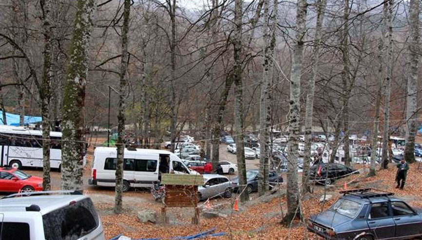 Yedigöller yolu asfaltlandı, milli park otopark oldu