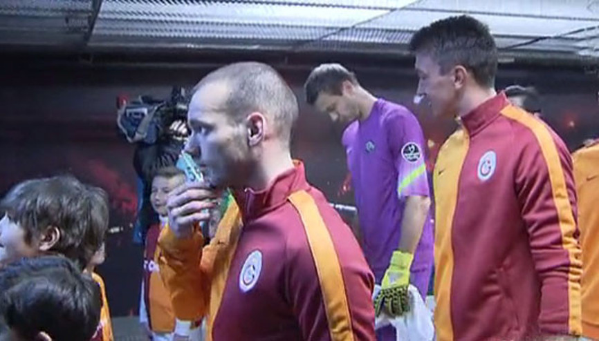 Muslera ve minik taraftar arasındaki ilginç diyalog