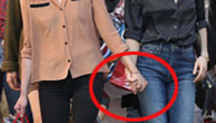 Emma Roberts arkadaşlarıyla alışverişte