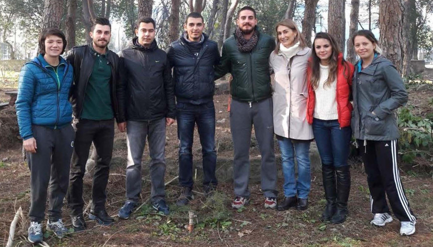 Üniversiteliler okullarını yeşillendirdi