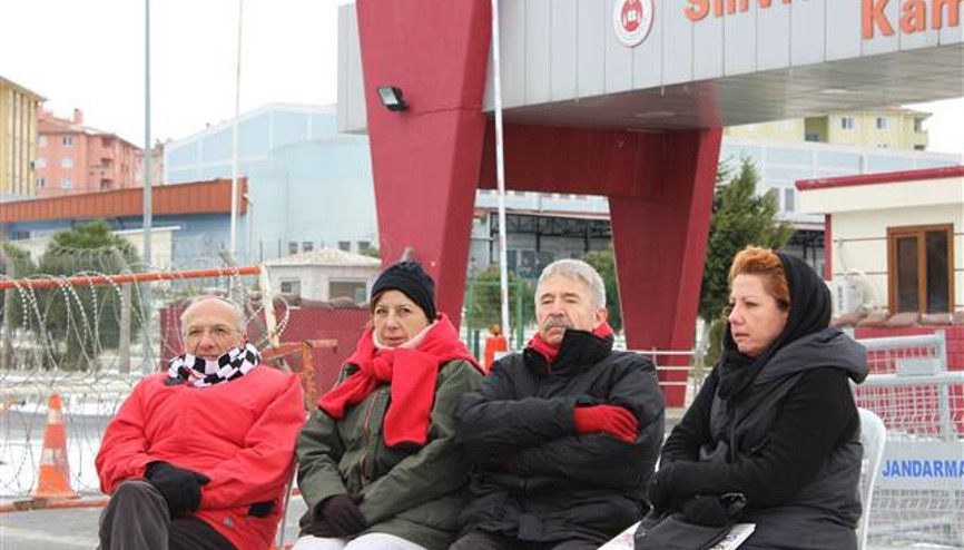 Umut Nöbetinin 32. gününde 32. Gün ekibi Silivride Umut Nöbetinin 32. gününde 32. Gün ekibi Silivride