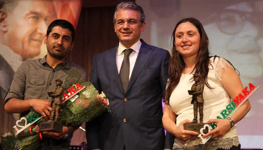 Şairler ‘Attila İlhan’ anısına yarışıyor Şairler ‘Attila İlhan’ anısına yarışıyor