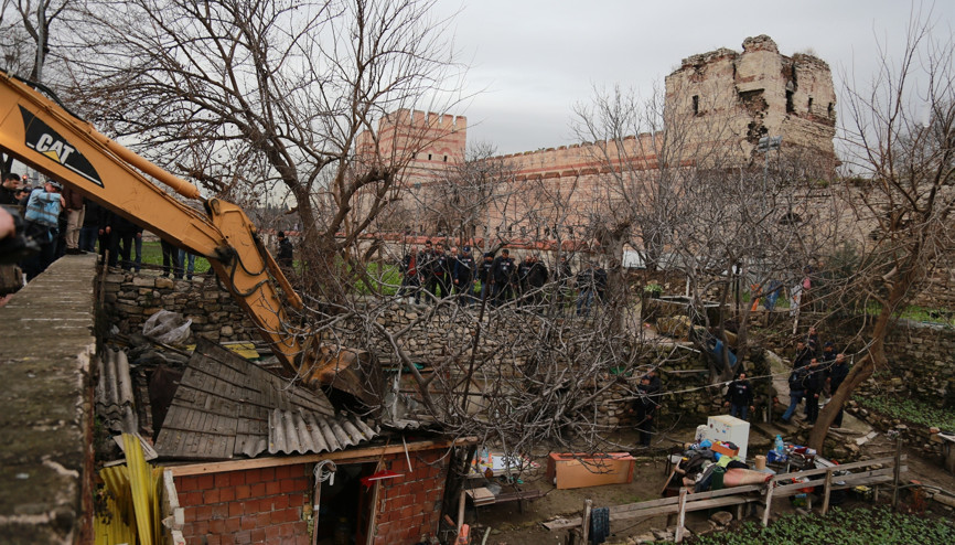 Yedikule Bostanlarında seyyar baraka yıkımı