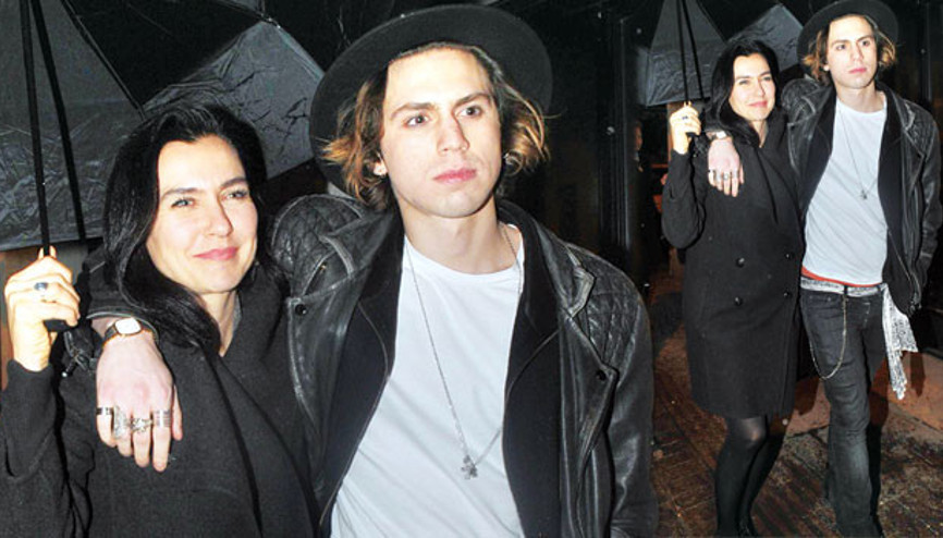 Şevval Sam oğlu  ile Asmalımescitteydi