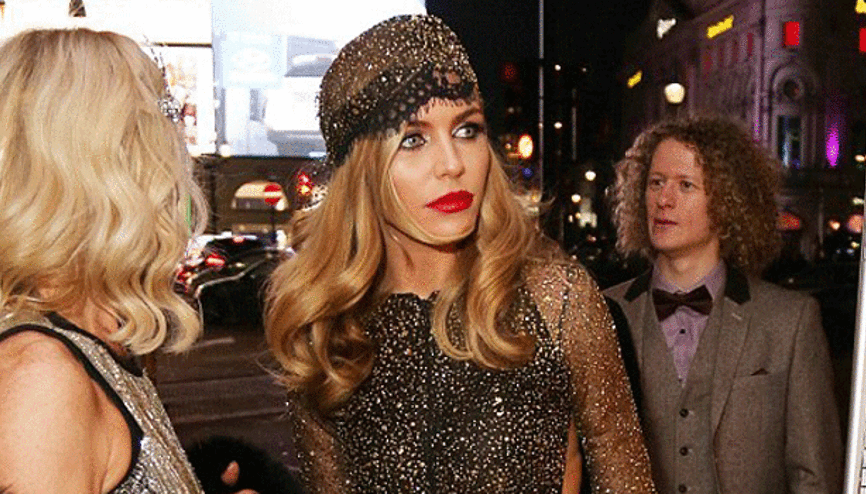 Abbey Clancy cesur elbisesiyle büyüledi