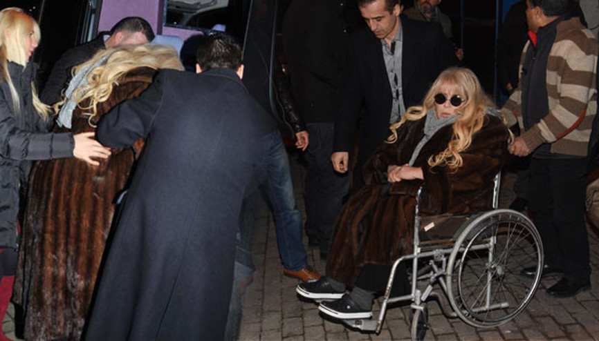 Zerrin Özer: Bana dua edin