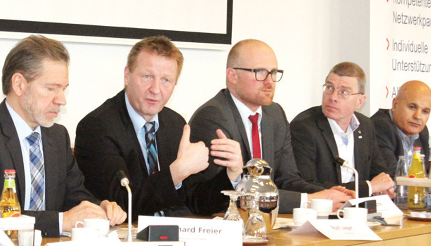 Kuzey Ren Vestfalya Eyaleti İçişleri Bakanı ‘Hasan’ı örnek gösterdi Kuzey Ren Vestfalya Eyaleti İçişleri Bakanı ‘Hasan’ı örnek gösterdi