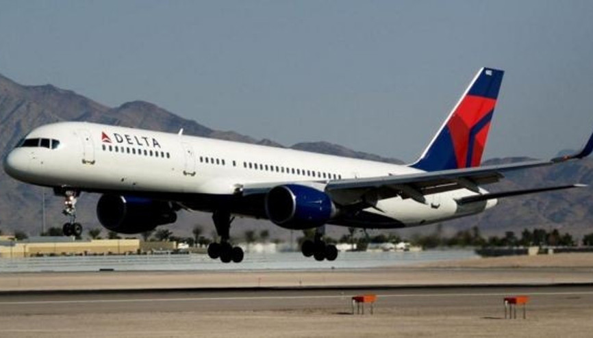 Hostesler yumruk yumruğa kavga etti, pilot acil iniş yaptı