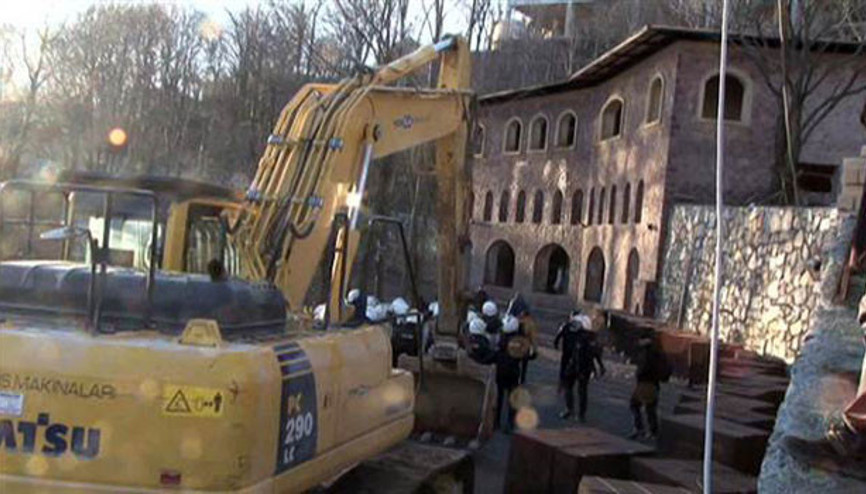 Mahmut Efendi Külliyesi yıkılıyor