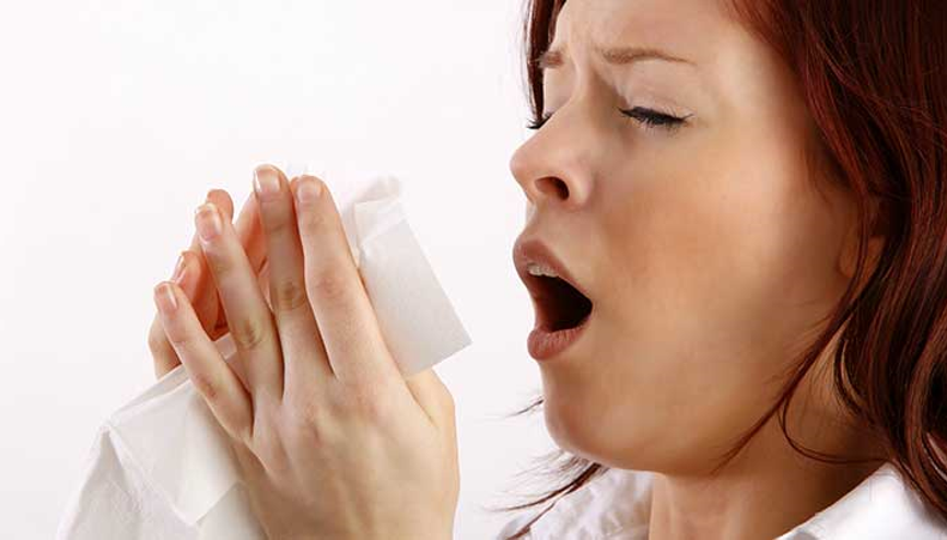 Neden hapşırırken gözlerimizi kapatırız