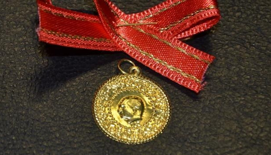 Altının onsu 7.5 ayın zirvesinde